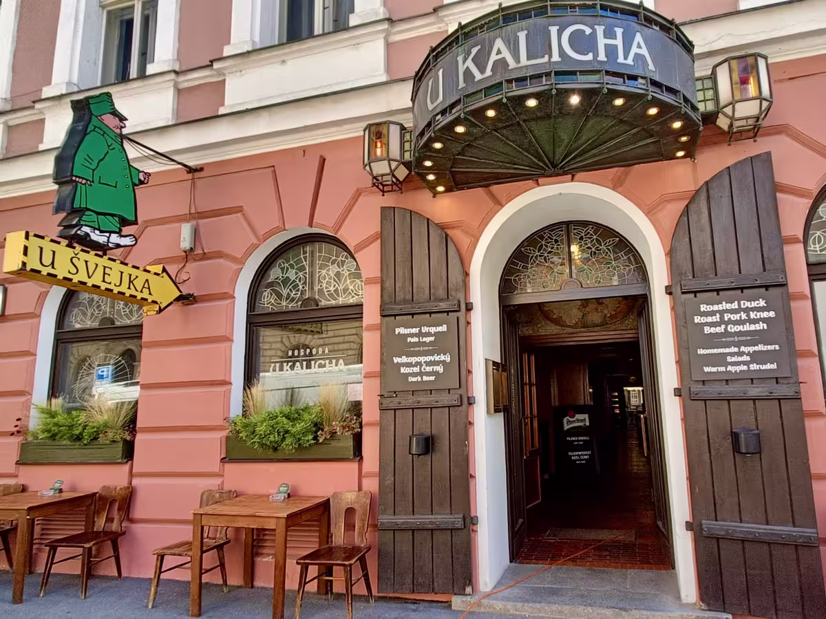 布拉格新城区 (Nové Město) 的圣杯酒馆 (Hostinec U Kalicha) 是好兵帅克故事的真实起点。