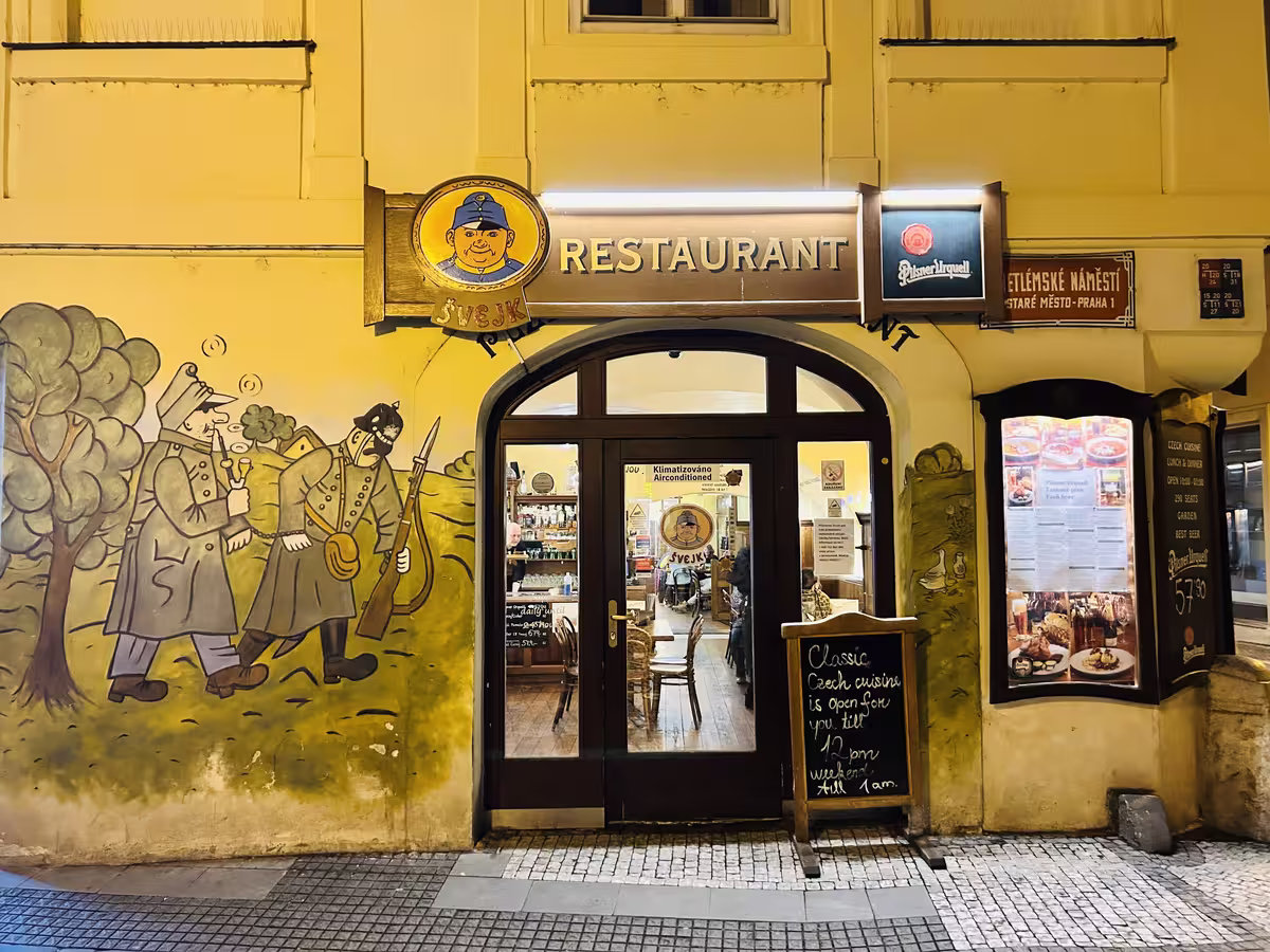 布拉格街巷中的帅克餐厅 (Švejk Restaurant)