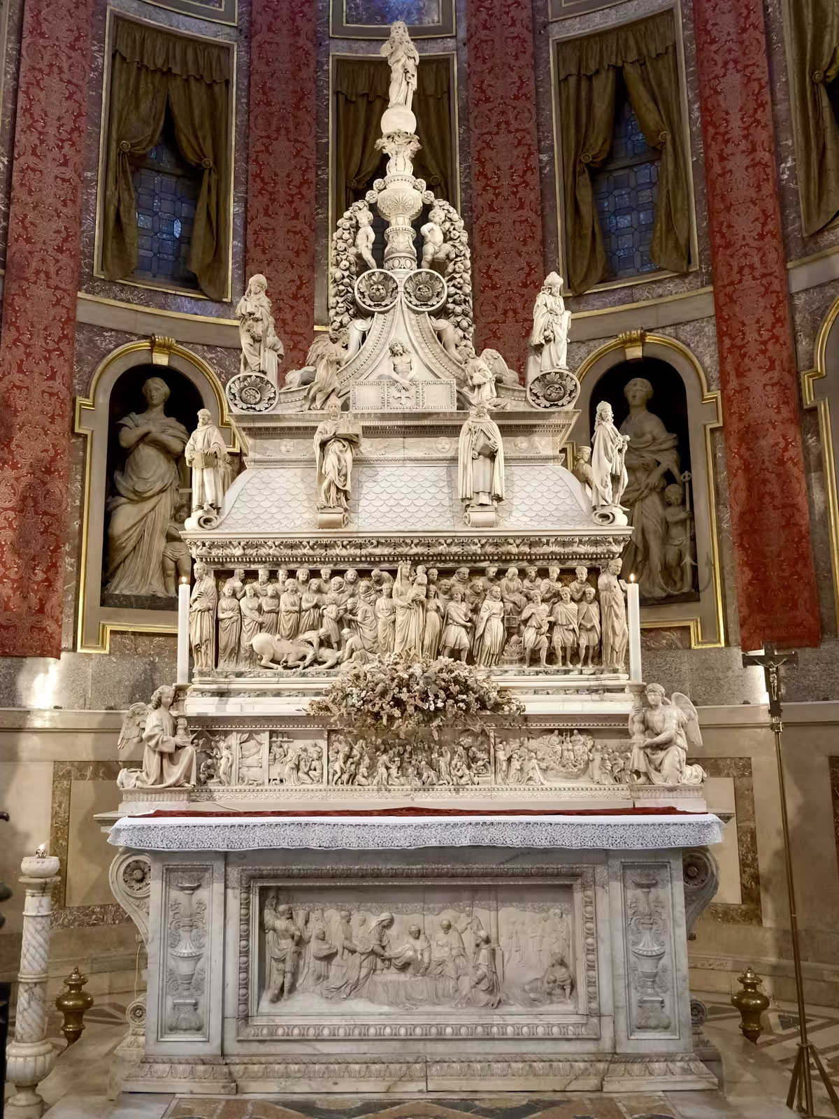 博洛尼亚圣的圣多美尼克圣龛 (Arca di San Domenico, Basilica di San Domenico, Bologna)。