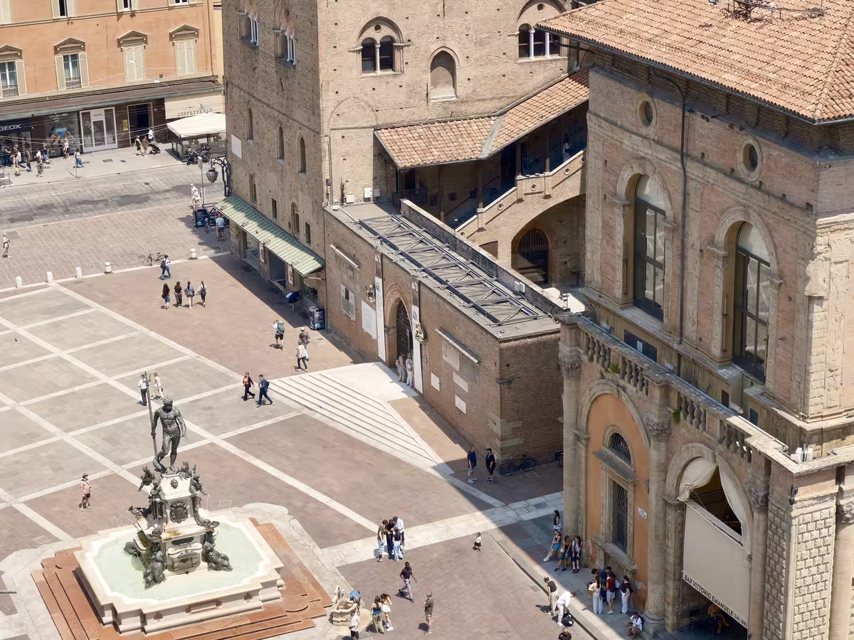 博洛尼亚的海神广场 (Piazza del Nettuno)。