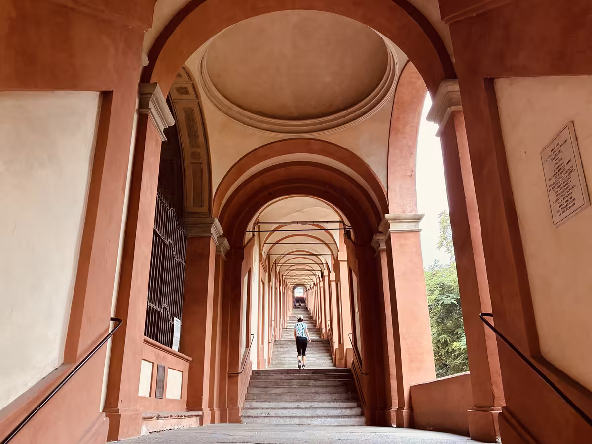 博洛尼亚的圣卢卡拱廊 (Portico di San Luca)。