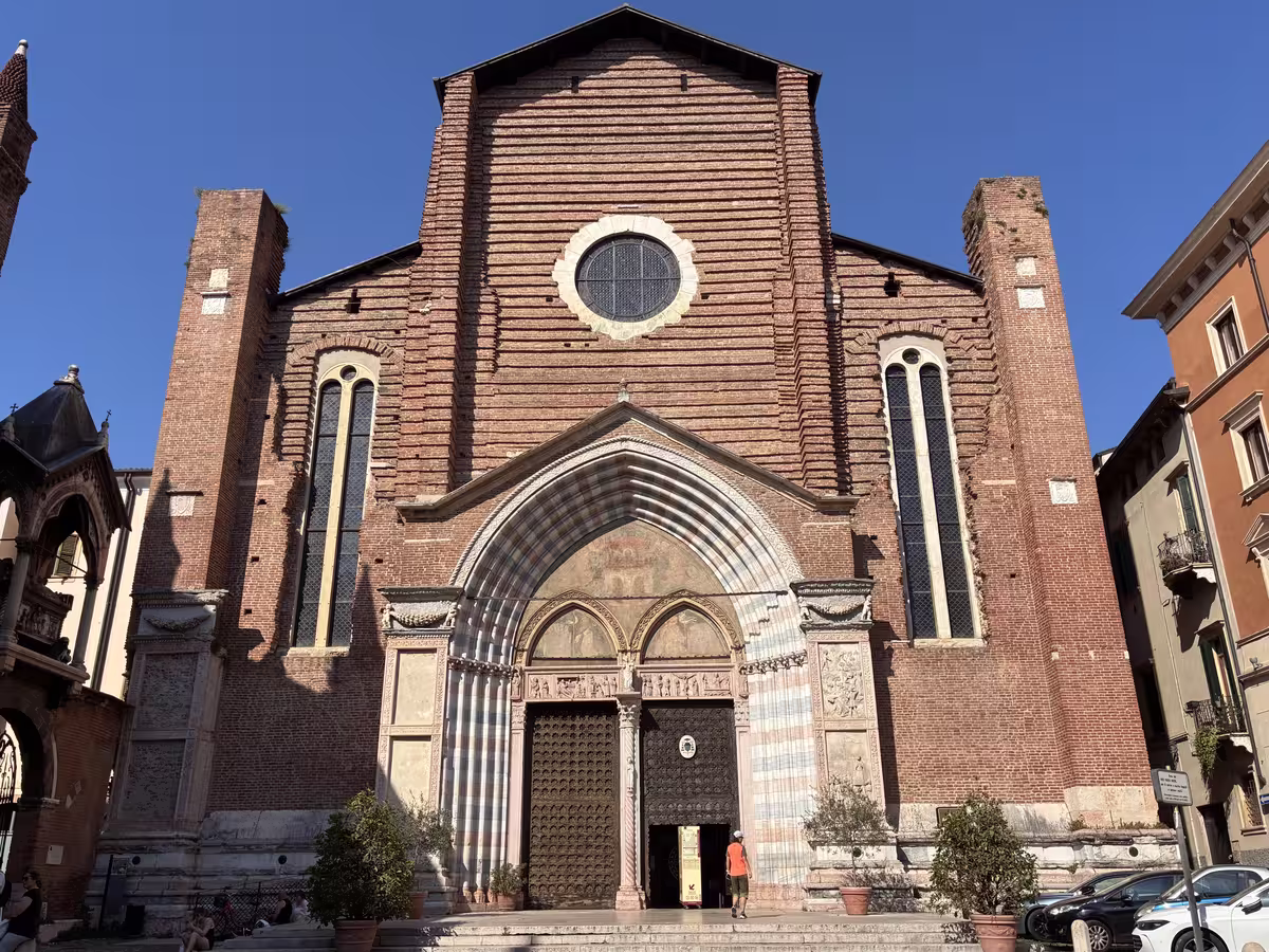维罗纳的圣安娜斯塔西娅教堂 (Basilica di Santa Anastasia)。