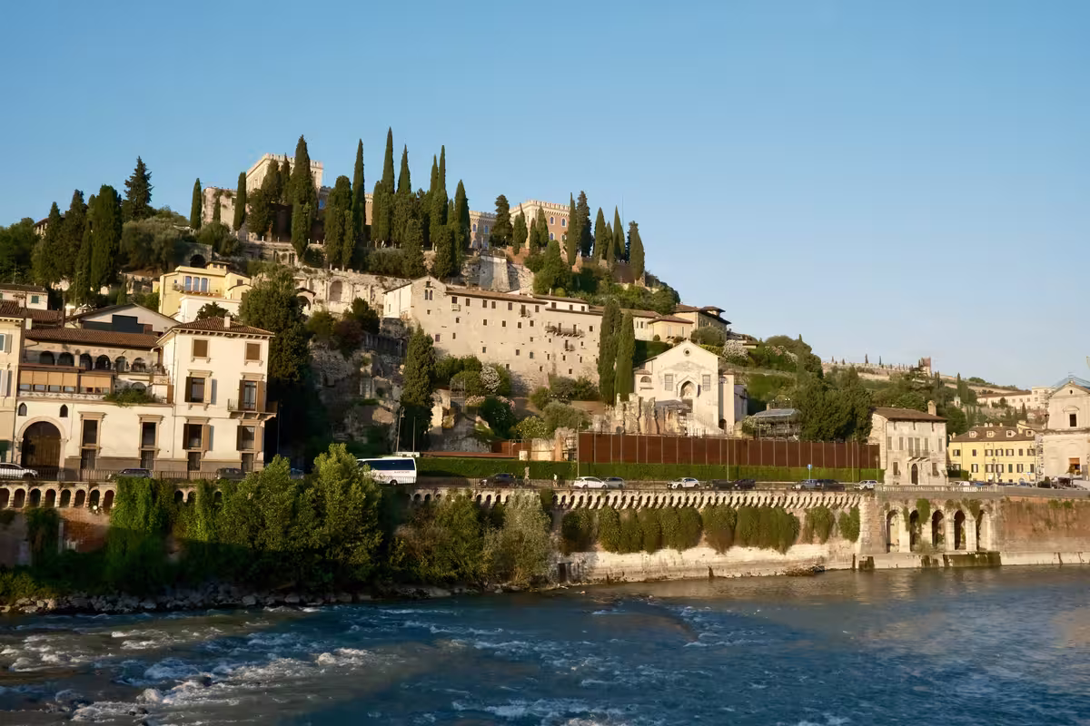 维罗纳的圣彼得山丘 (Colle San Pietro)。