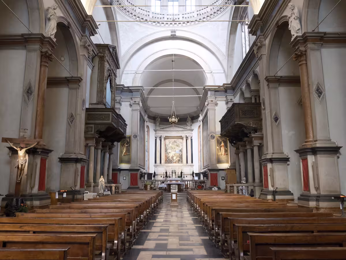 维罗纳的圣乔治堂 (San Giorgio in Braida)。