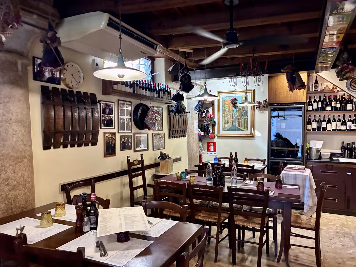 维罗纳的公爵酒馆 (Osteria al Duca) 的内景。