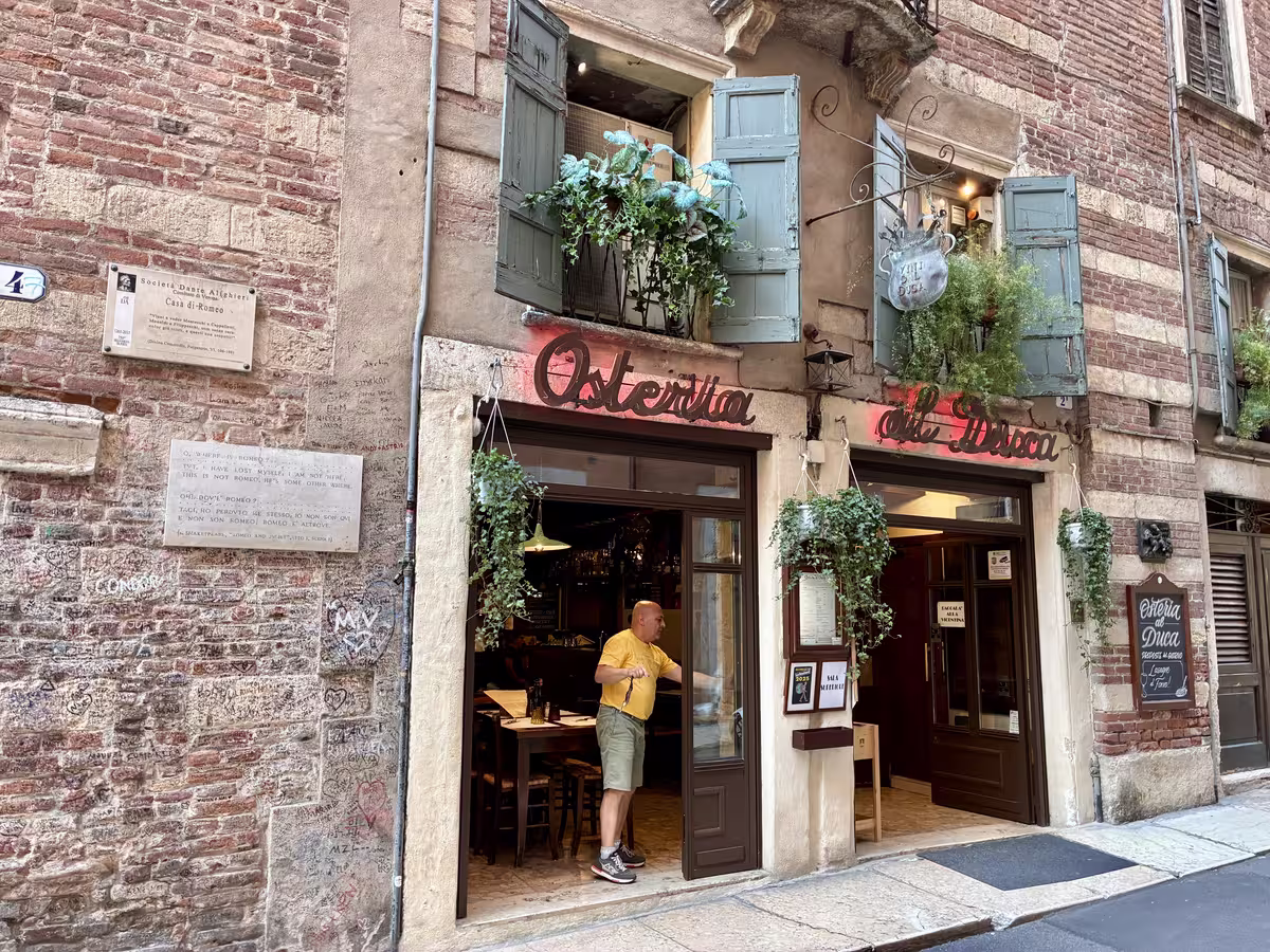 罗密欧的马厩中的公爵酒馆 (Osteria al Duca): 维罗纳最古老的餐馆。